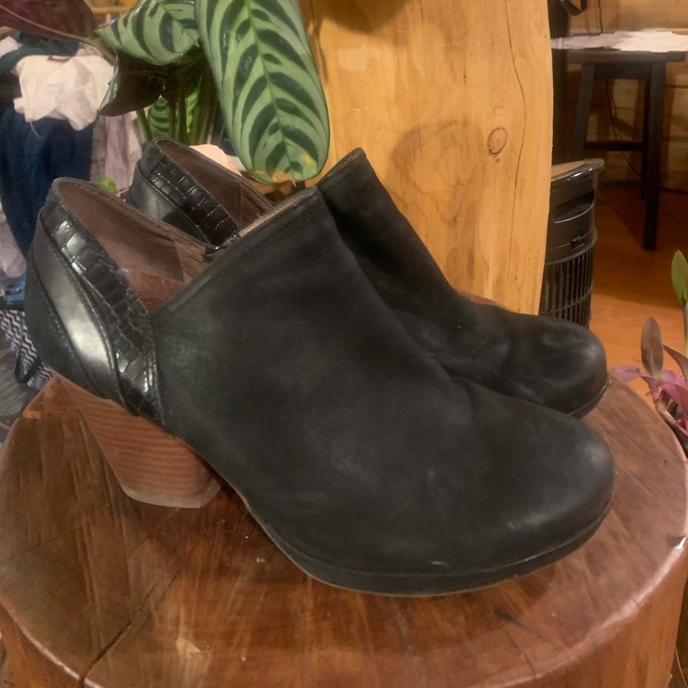 Wait… those are Danskos?!? - Picture 2 of 7